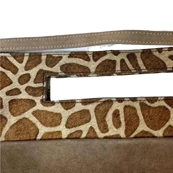 🔥Host Pick🔥NWT Anthropologie suede leather tan giraffe print Clutch with strap - Picture 4 of 10